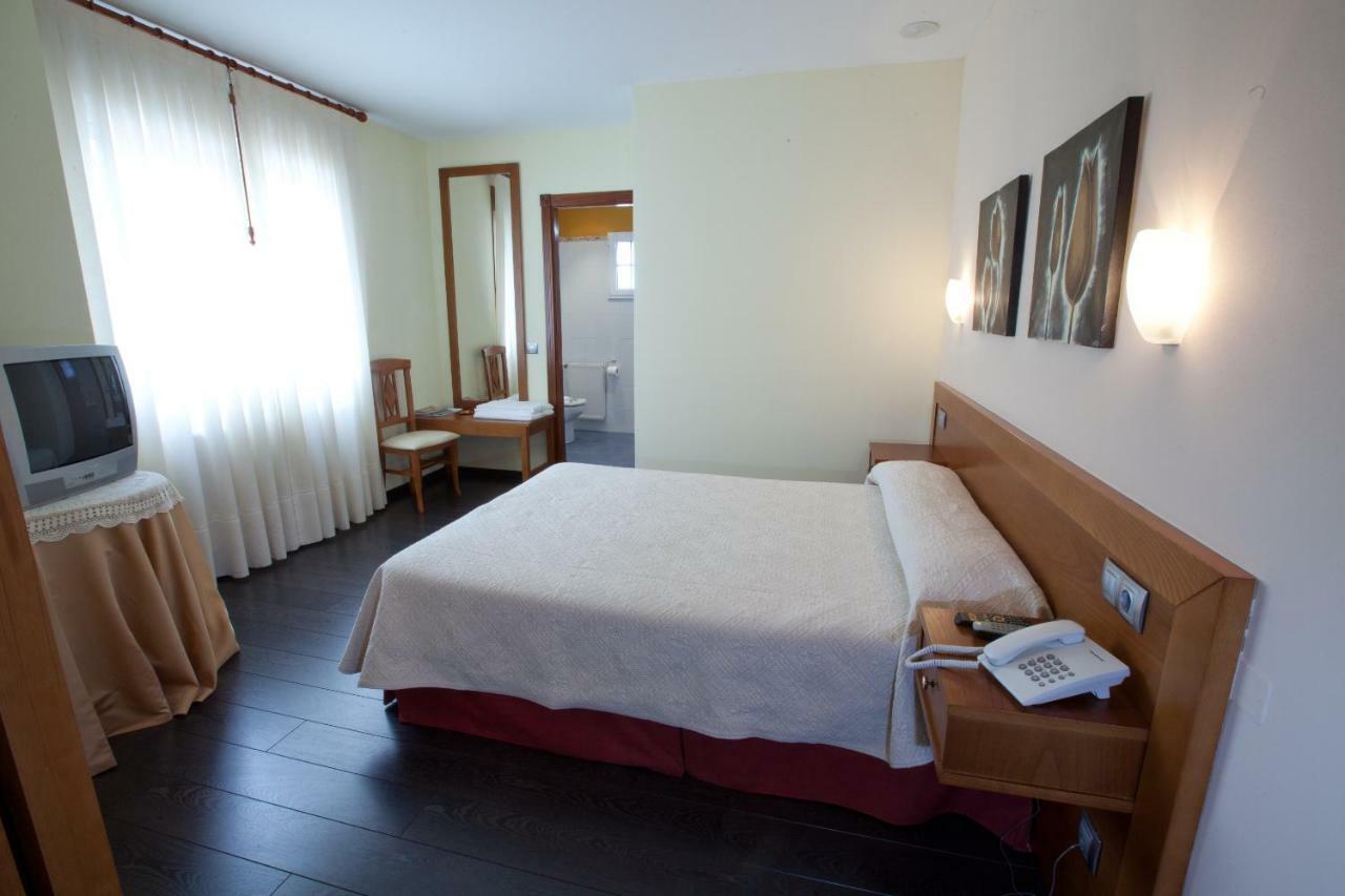 Hotel Terranova Oza de los Ríos Esterno foto